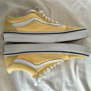 NWOT - Vans Old Skool Sneakers in Buttery Yellow Suede & Canvas – Women’s US 8.5